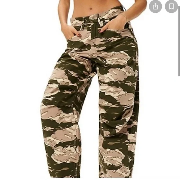 GOOD AMERICAN • Camouflage Drawstring Women's Pants - Picture 7 of 9